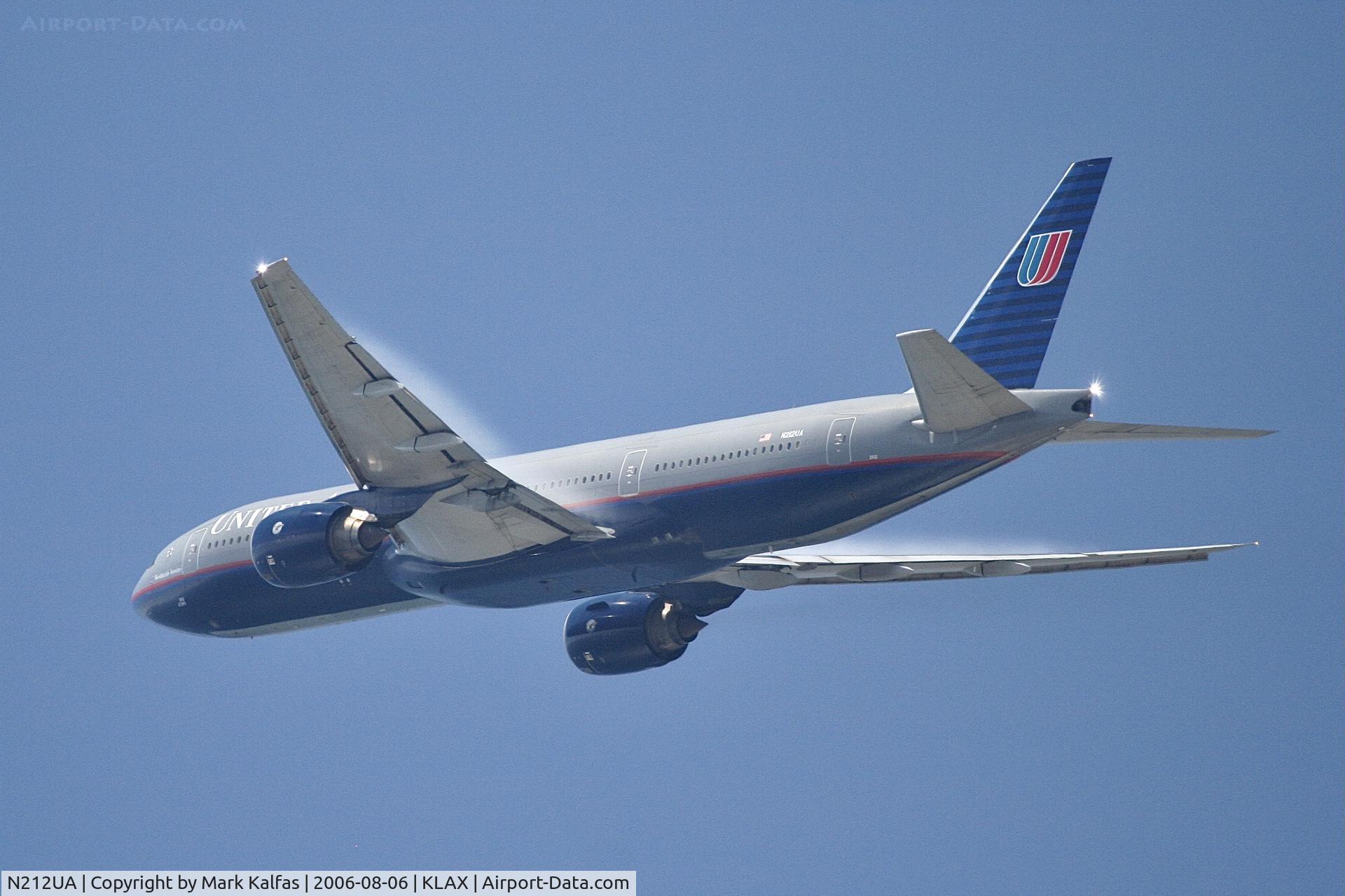 N212UA, 2000 Boeing 777-222 C/N 30218, United Boeing 777-222,N212UA departing 25R LAX
