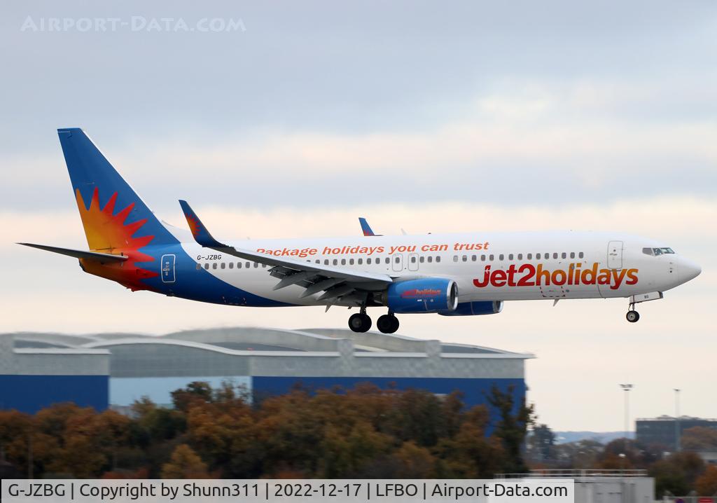 G-JZBG, 2017 Boeing 737-800 C/N 63164, Landing rwy 14R