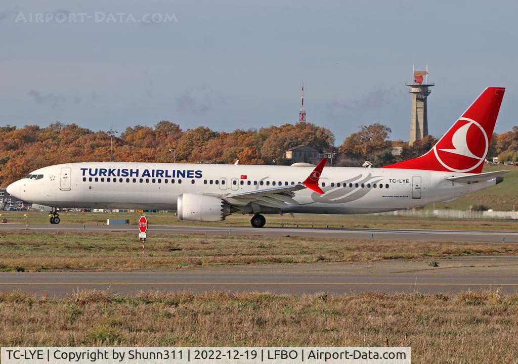 TC-LYE, 2019 Boeing 737-9 MAX C/N 60066, Lining up rwy 14L for departure...