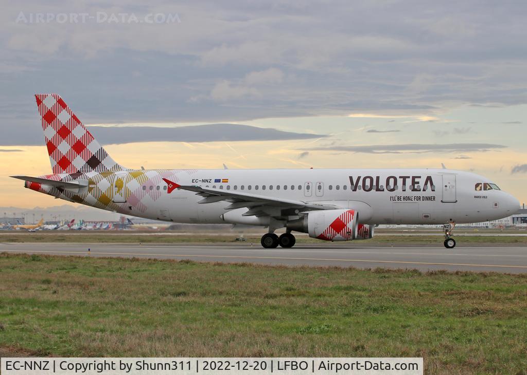 EC-NNZ, 2005 Airbus A320-214 C/N 2616, Lining up rwy 14L for departure...