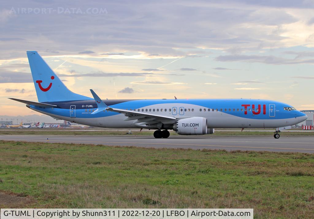 G-TUML, 2020 Boeing 737-8 C/N 44614, Lining up rwy 14L for departure...