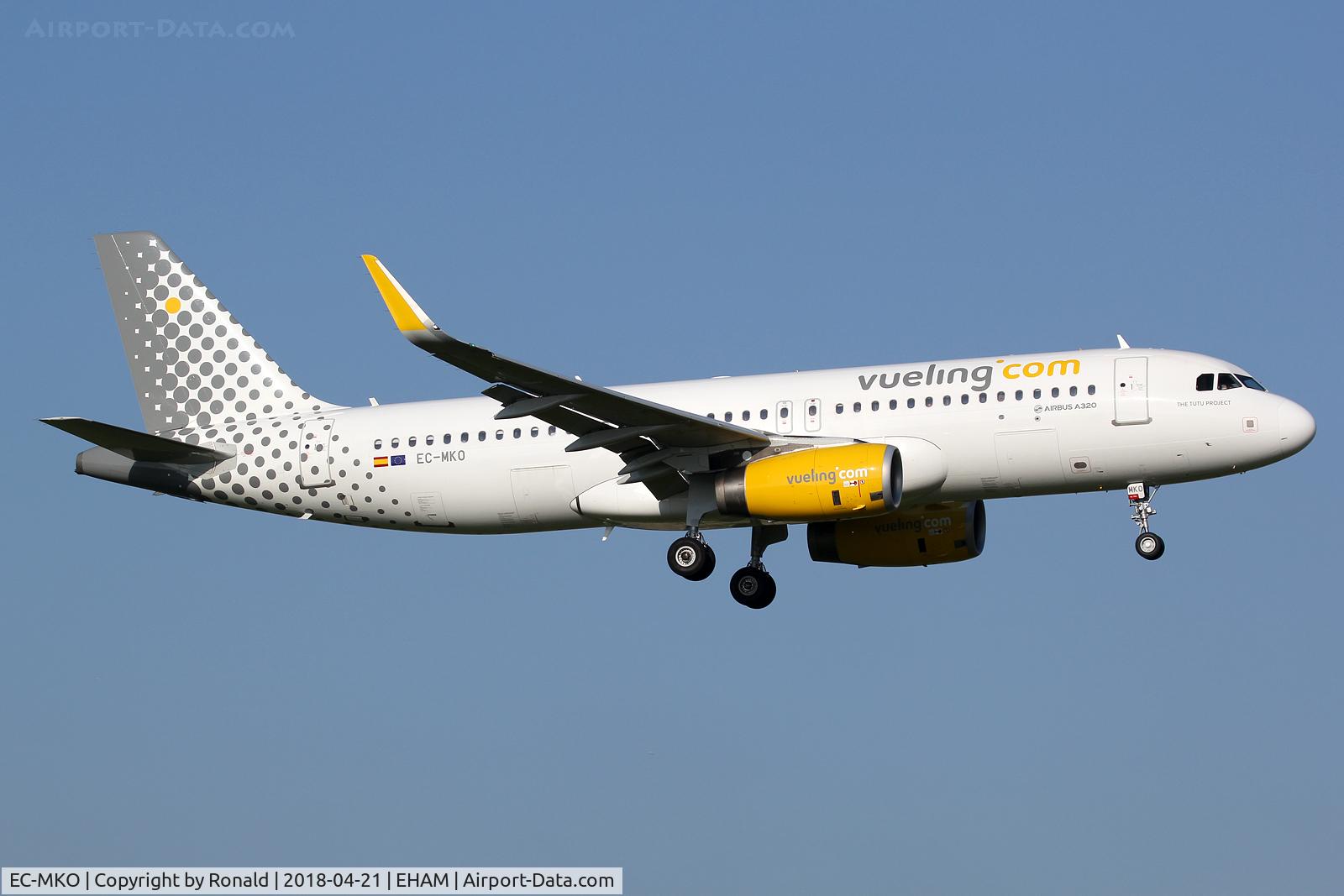 EC-MKO, 2016 Airbus A320-232 C/N 7028, at spl