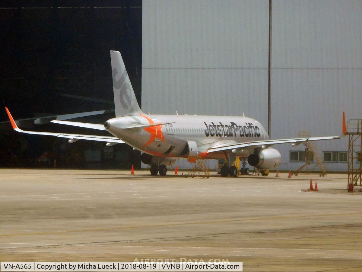 VN-A565, 2016 Airbus A320-232 C/N 7262, At Noi Bai