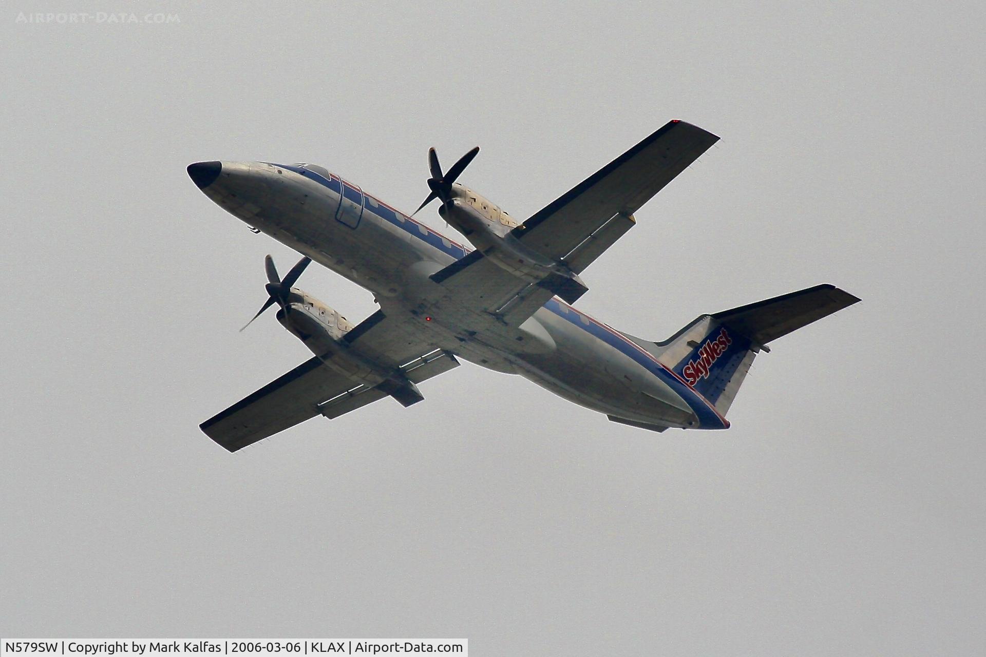 N579SW, 1998 Embraer EMB-120ER Brasilia C/N 120347, SkyWest /United Express Embraer EMB-120ER Brasilia N579SW departing 25R LAX