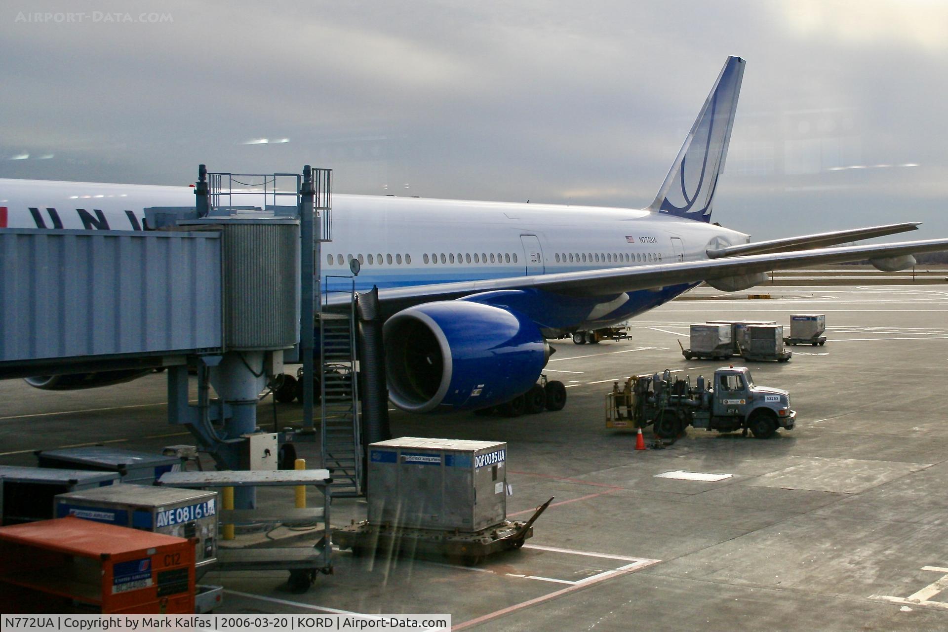 N772UA, 1995 Boeing 777-222 C/N 26930, United Airlines Boeing 777-222, N772UA at gat C12 ORD