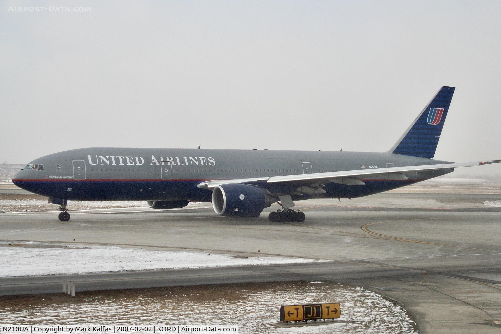 N210UA, 2000 Boeing 777-222 C/N 30216, United Boeing 777-222, N210UA taxiing in from the maintenance hangar ORD