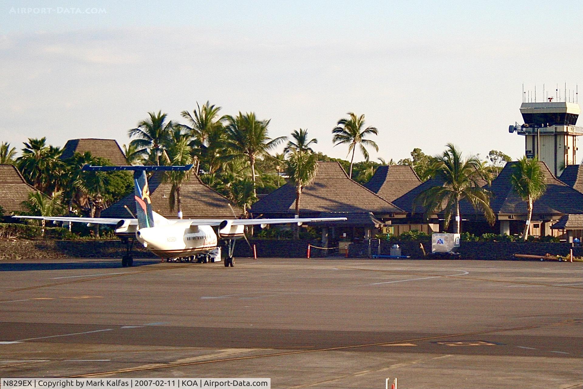 N829EX, 1989 De Havilland Canada DHC-8-103 Dash 8 C/N 146, Island Air De Havilland Canada DHC-8-103, N829EX at the gate Kona Airport