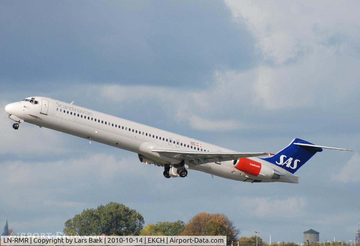 LN-RMR, 1992 McDonnell Douglas MD-81 (DC-9-81) C/N 53365, RWY22R
