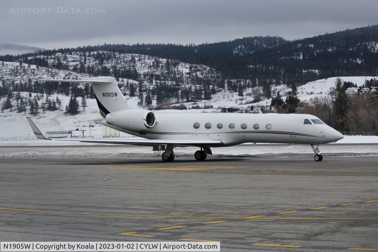 N1905W, 2013 Gulfstream Aerospace GV-SP (G550) C/N 5432, Departure to Grand Rapids (GRR, MI)