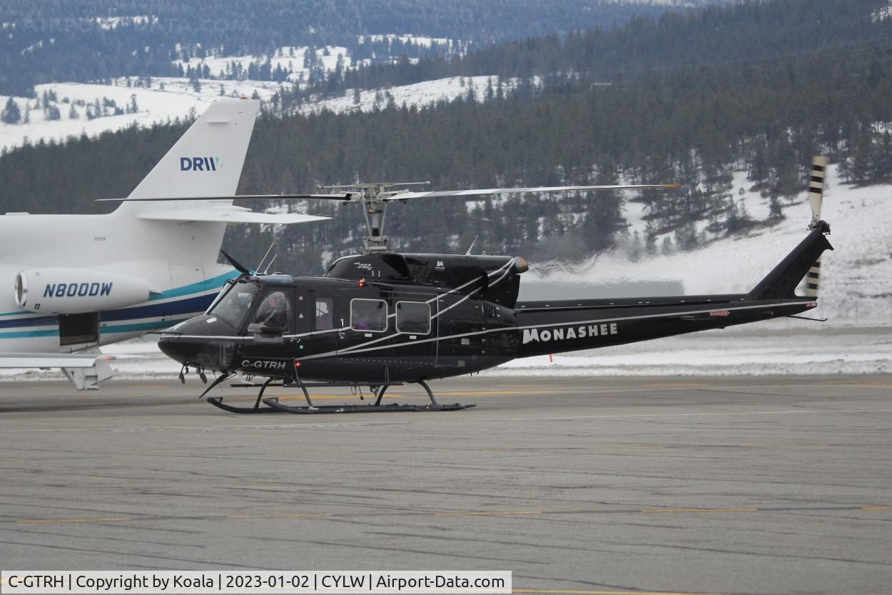 C-GTRH, 1976 Bell 212 C/N 30778, Skier on board