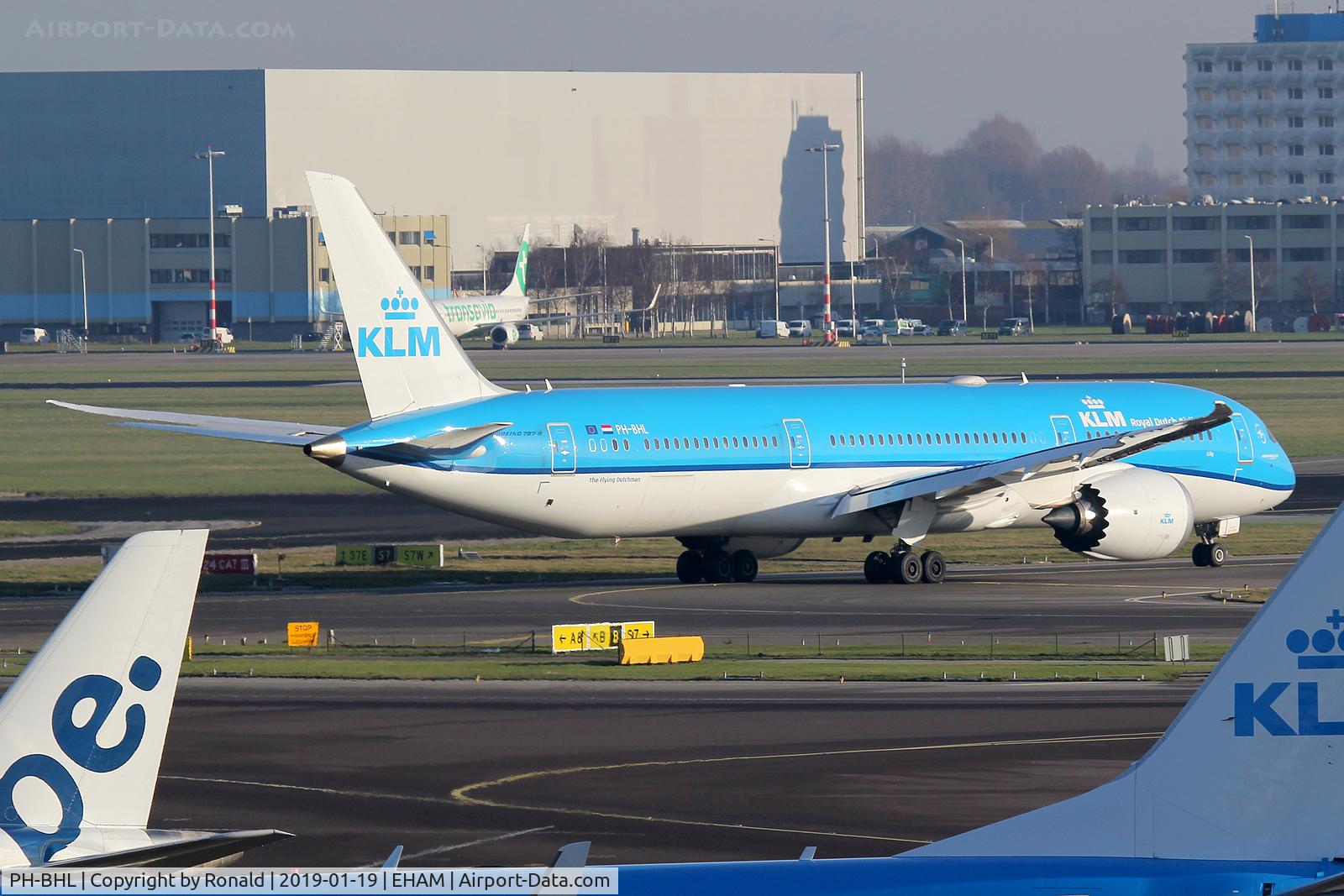 PH-BHL, 2017 Boeing 787-9 Dreamliner C/N 38775, at spl