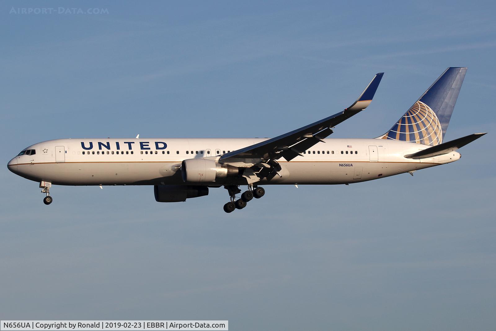 N656UA, 1992 Boeing 767-322 C/N 25394, at bru