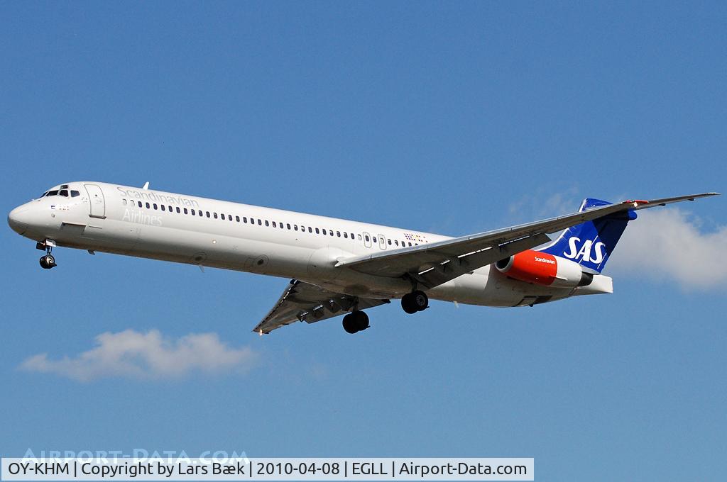 OY-KHM, 1990 McDonnell Douglas MD-82 (DC-9-82) C/N 49914, RWY22L
