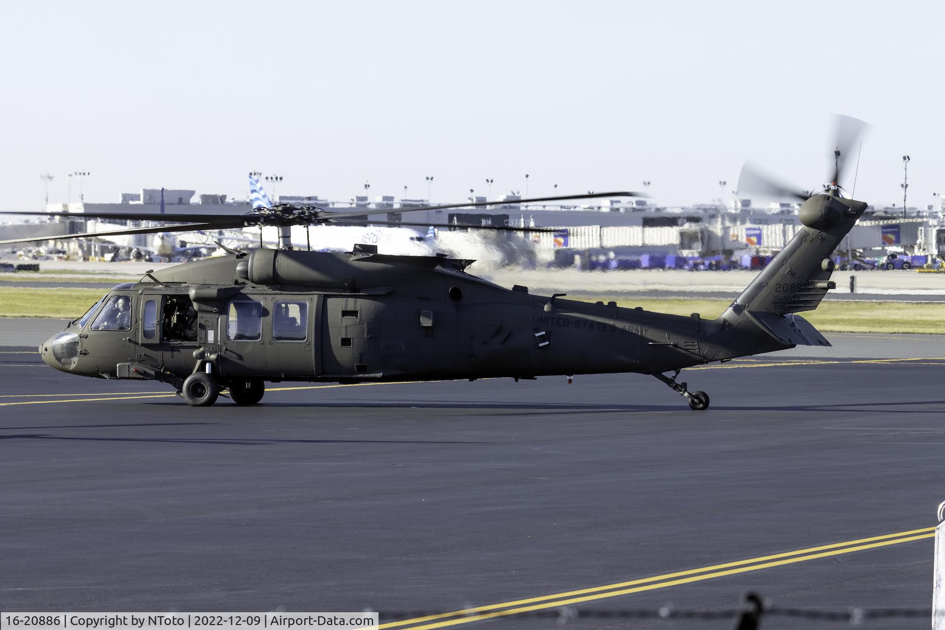 16-20886, Sikorsky UH-60M Black Hawk C/N 704789, Heli