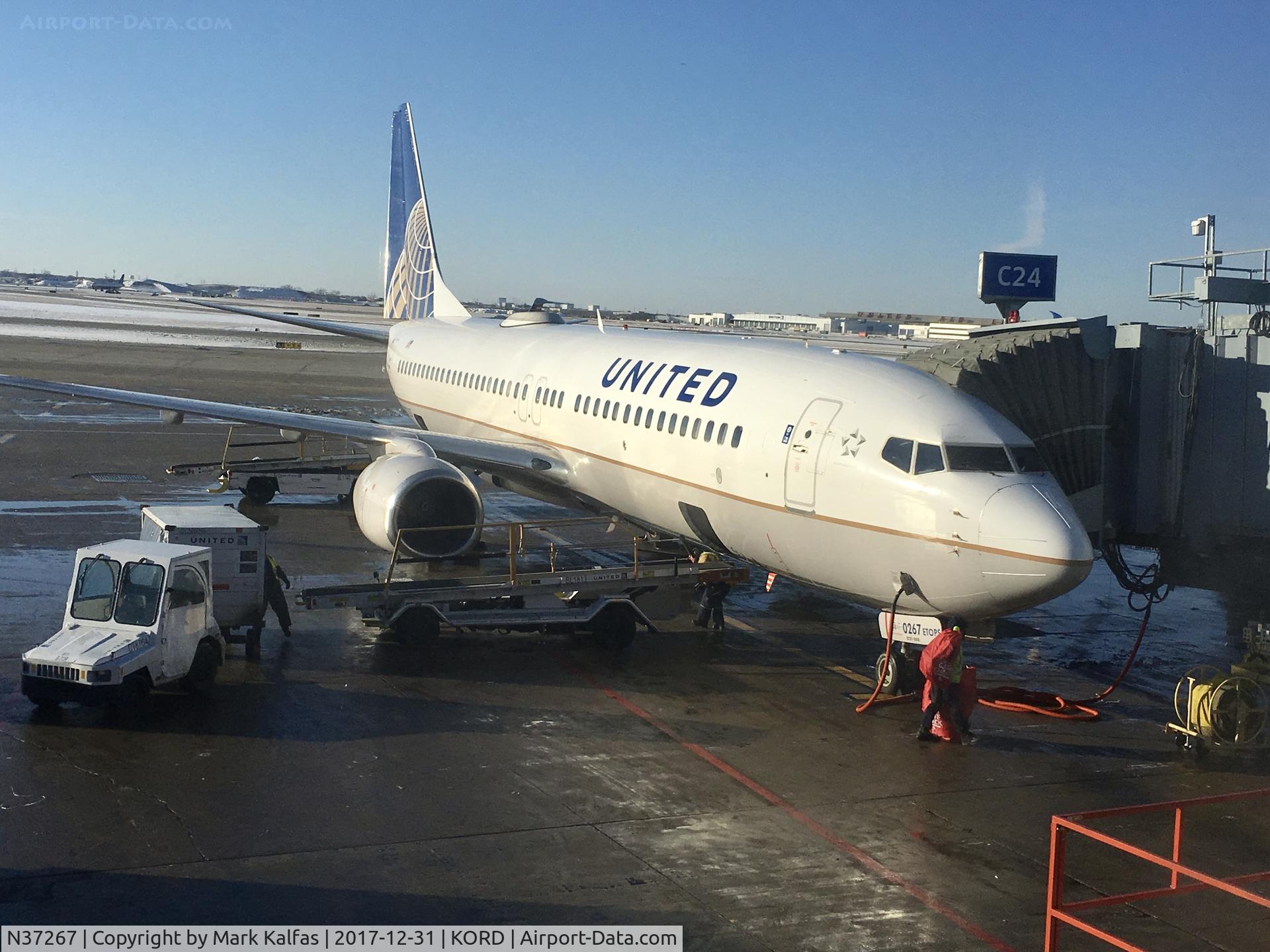 N37267, 2001 Boeing 737-824 C/N 31586, United Airlines Boeing 737-824, N37267 arriving from Miami at C24 ORD