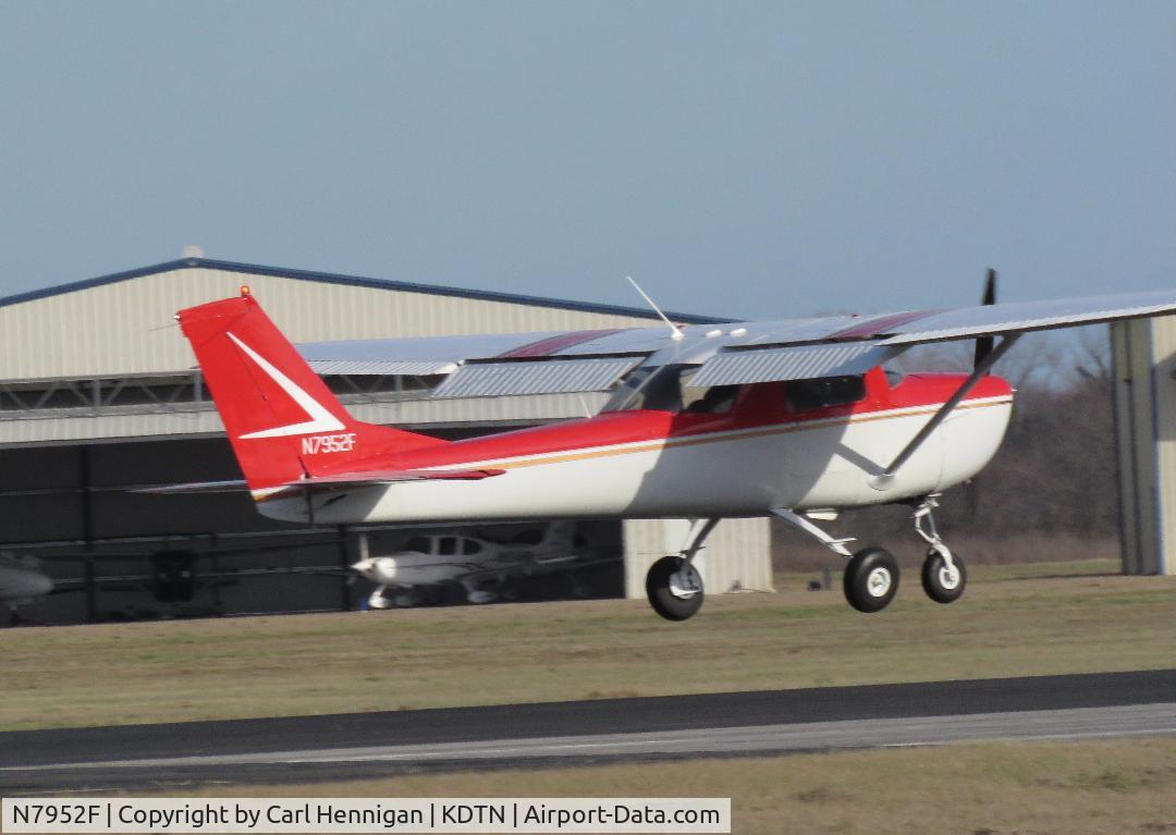 N7952F, 1966 Cessna 150F C/N 15064052, Landing KDTN