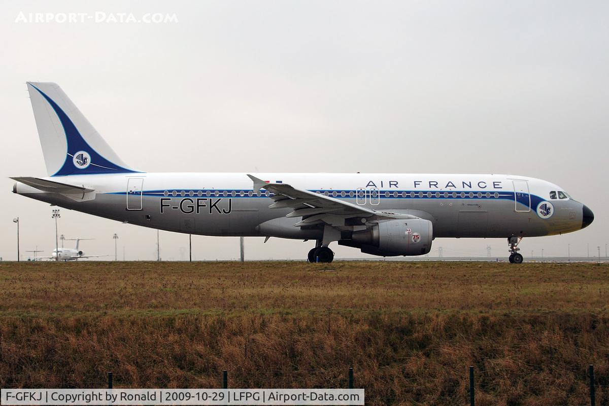 F-GFKJ, 1989 Airbus A320-211 C/N 0063, at cdg