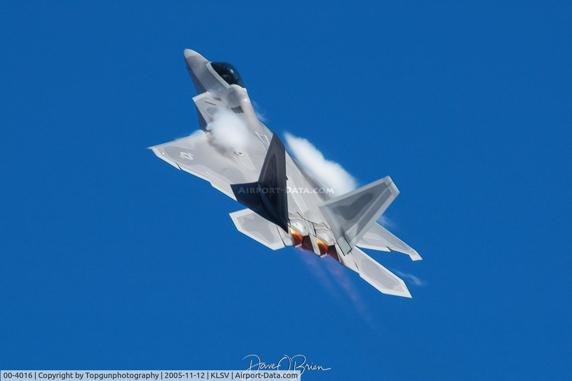 00-4016, 2000 Lockheed Martin F/A-22A Raptor C/N 4016, Raptor Demo pulling some Vaps