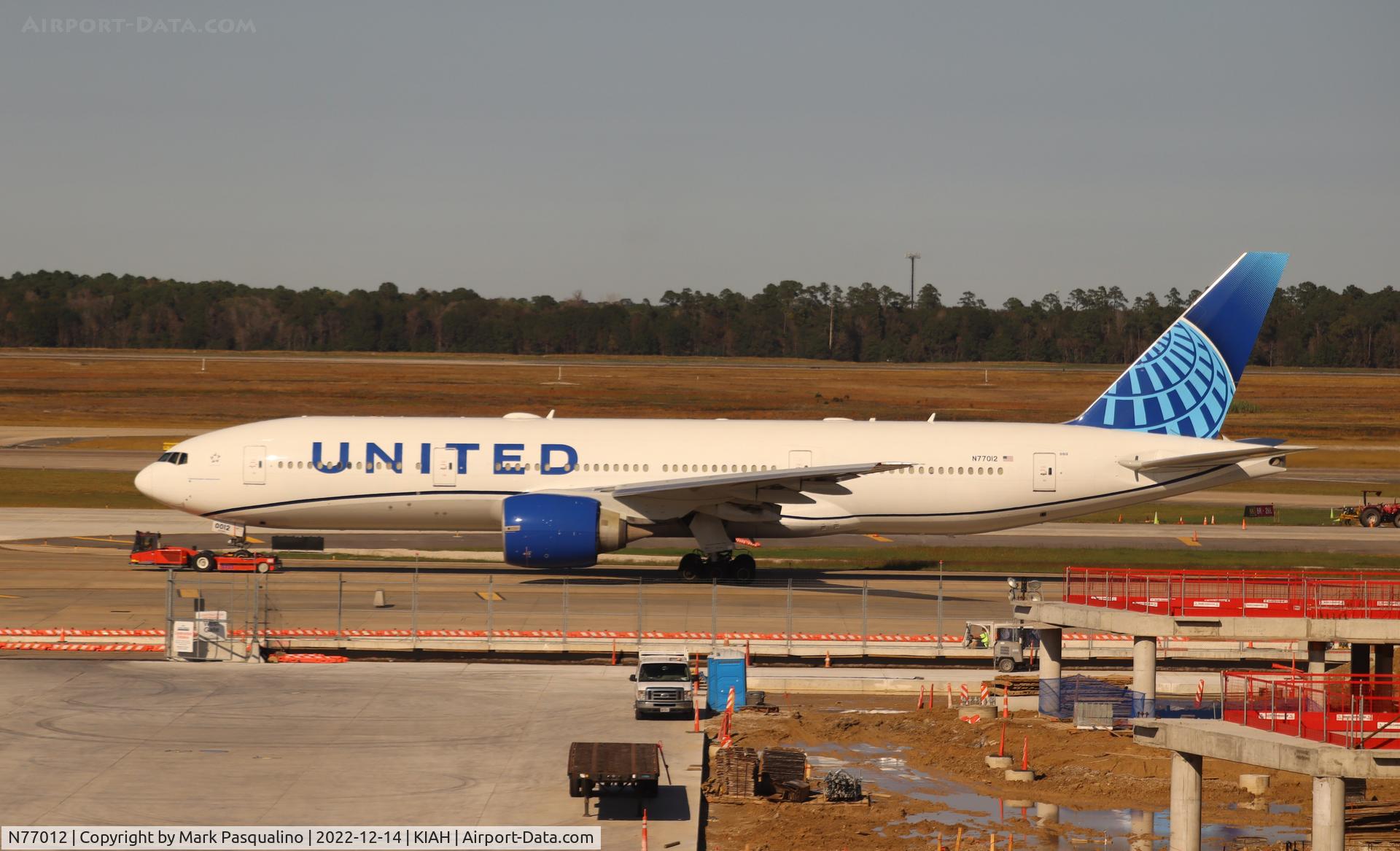 N77012, 1999 Boeing 777-224 C/N 29860, Boeing 777-224