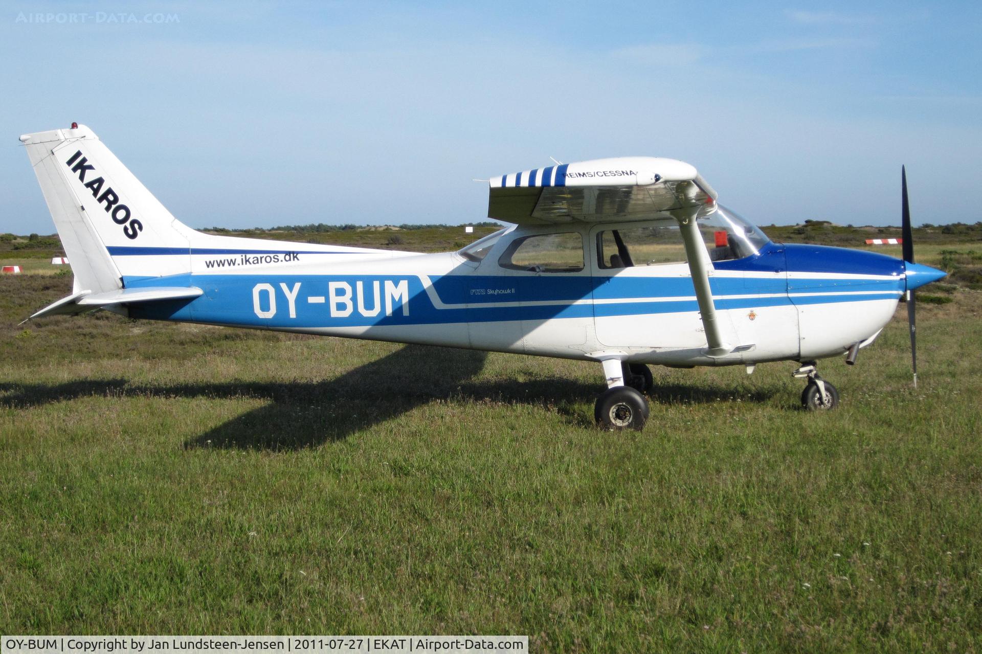 OY-BUM, 1976 Reims F172M Skyhawk C/N 1468, Reims-Cessna F172M OY-BUM from Ikaros Fly seen at 
Anholt Airfield, Denmark.