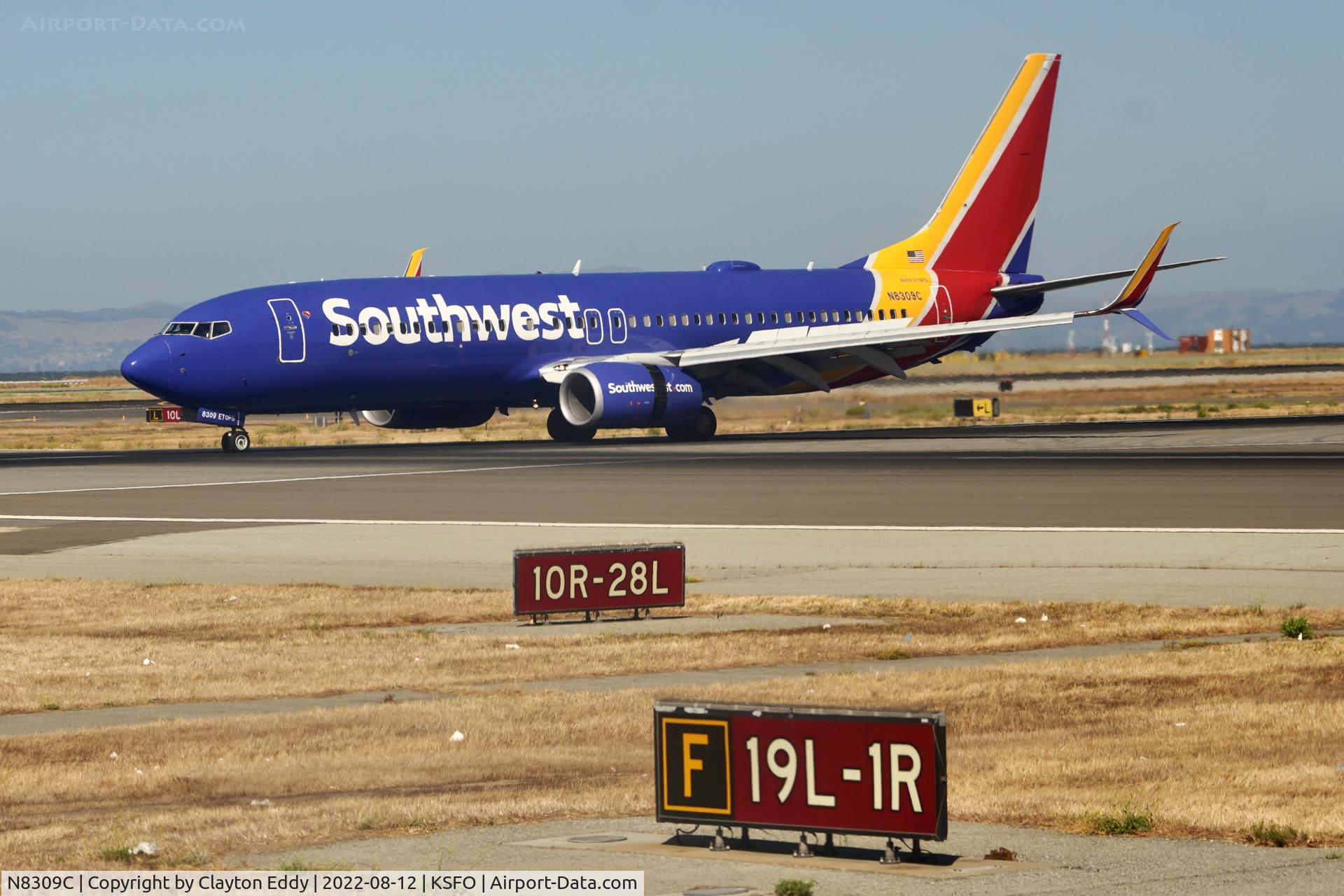 N8309C, 2012 Boeing 737-8H4 C/N 36985, SFO 2022.