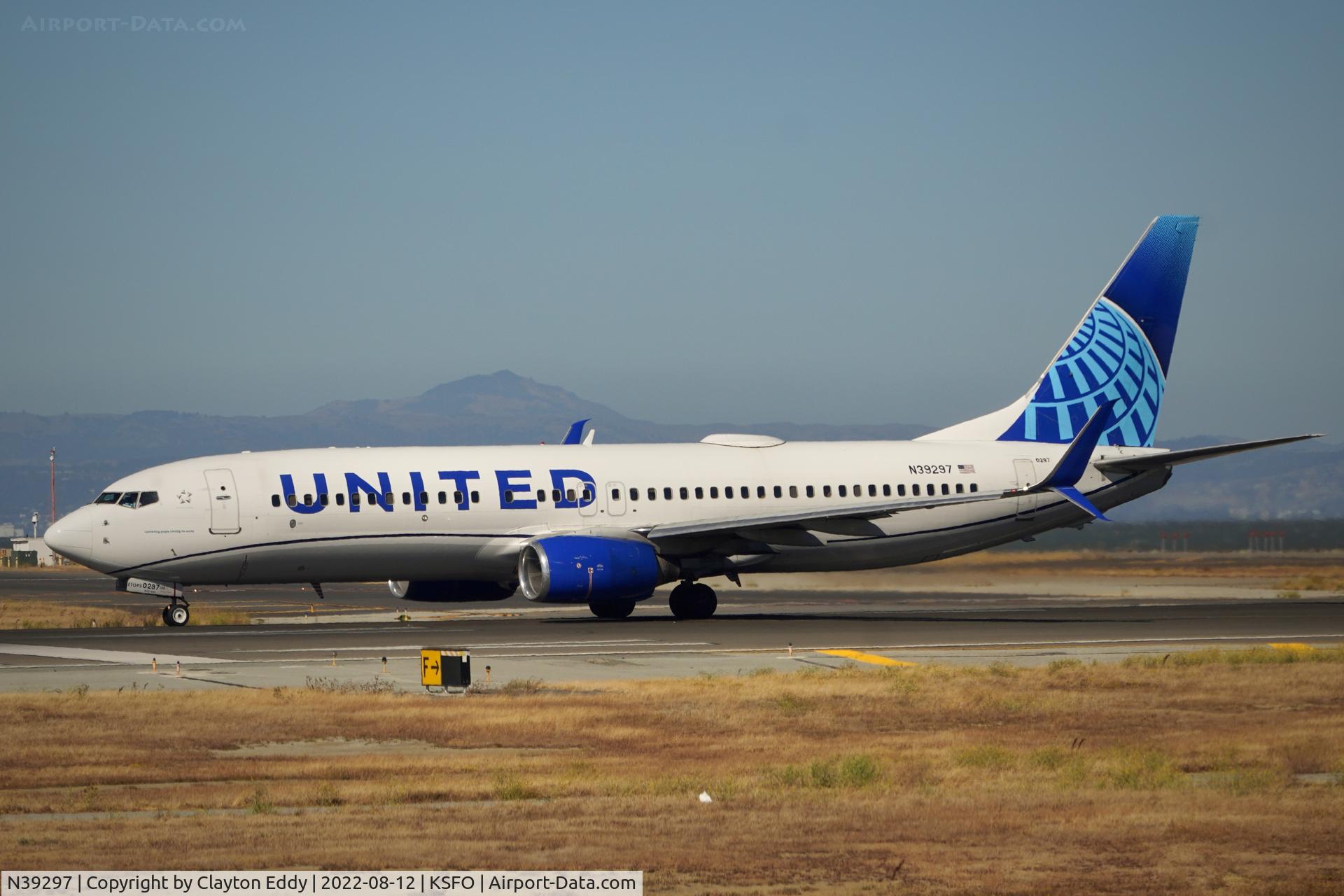 N39297, 2005 Boeing 737-824 C/N 34003, SFO 2022.