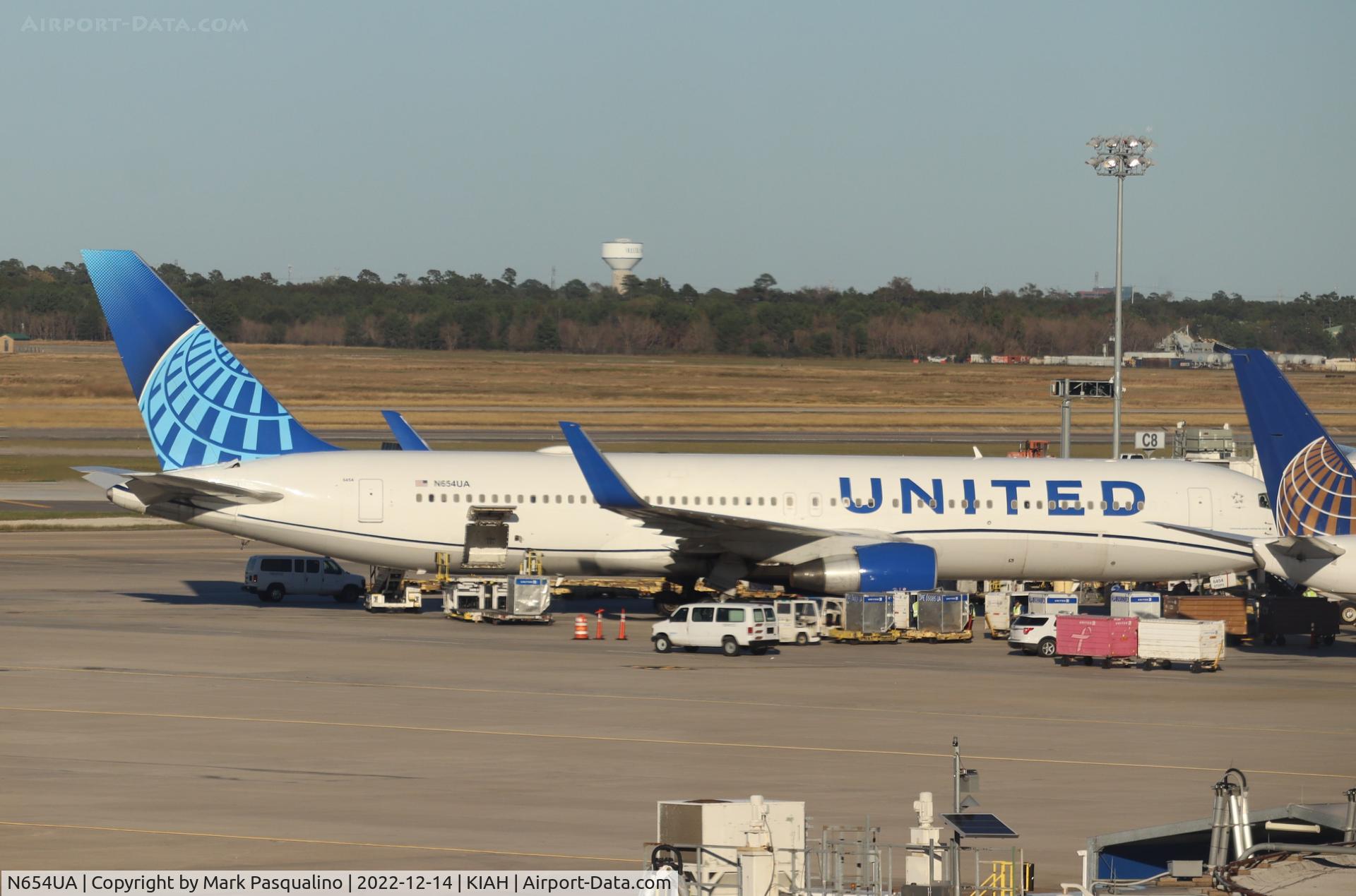 N654UA, 1992 Boeing 767-322ER C/N 25392, Boeing 767-322/ER