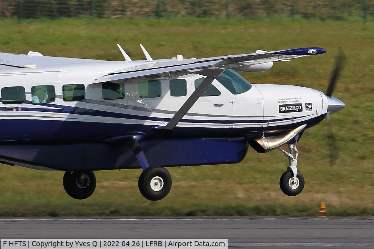 F-HFTS, 2016 Cessna 208B Grand Caravan C/N 208B5265, Textron Aviation Inc. Grand Caravan 208B, Landing rwy 07R, Brest-Bretagne airport (LFRB-BES)