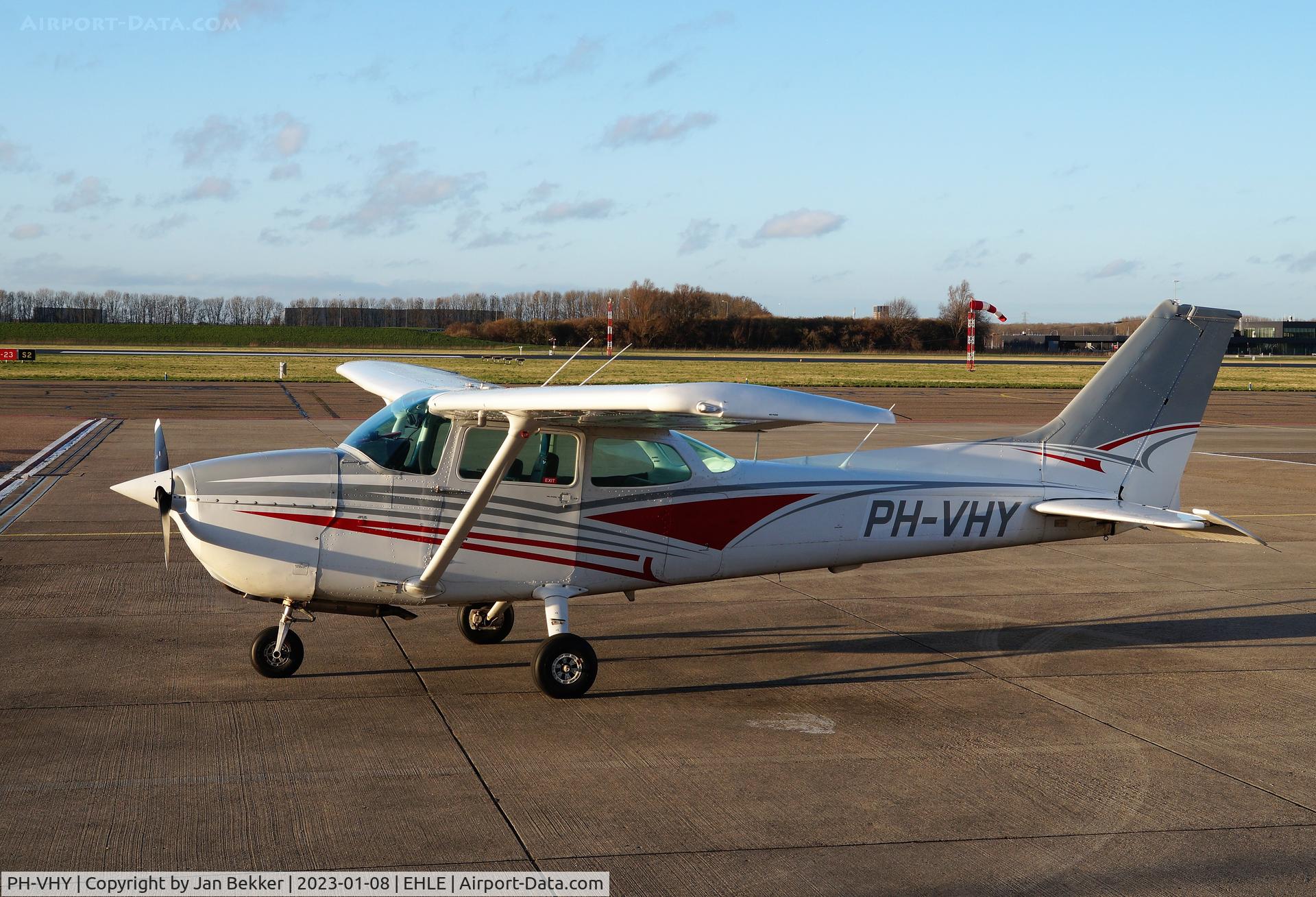 PH-VHY, 1981 Cessna 172P C/N 172-74314, Lelystad Airport