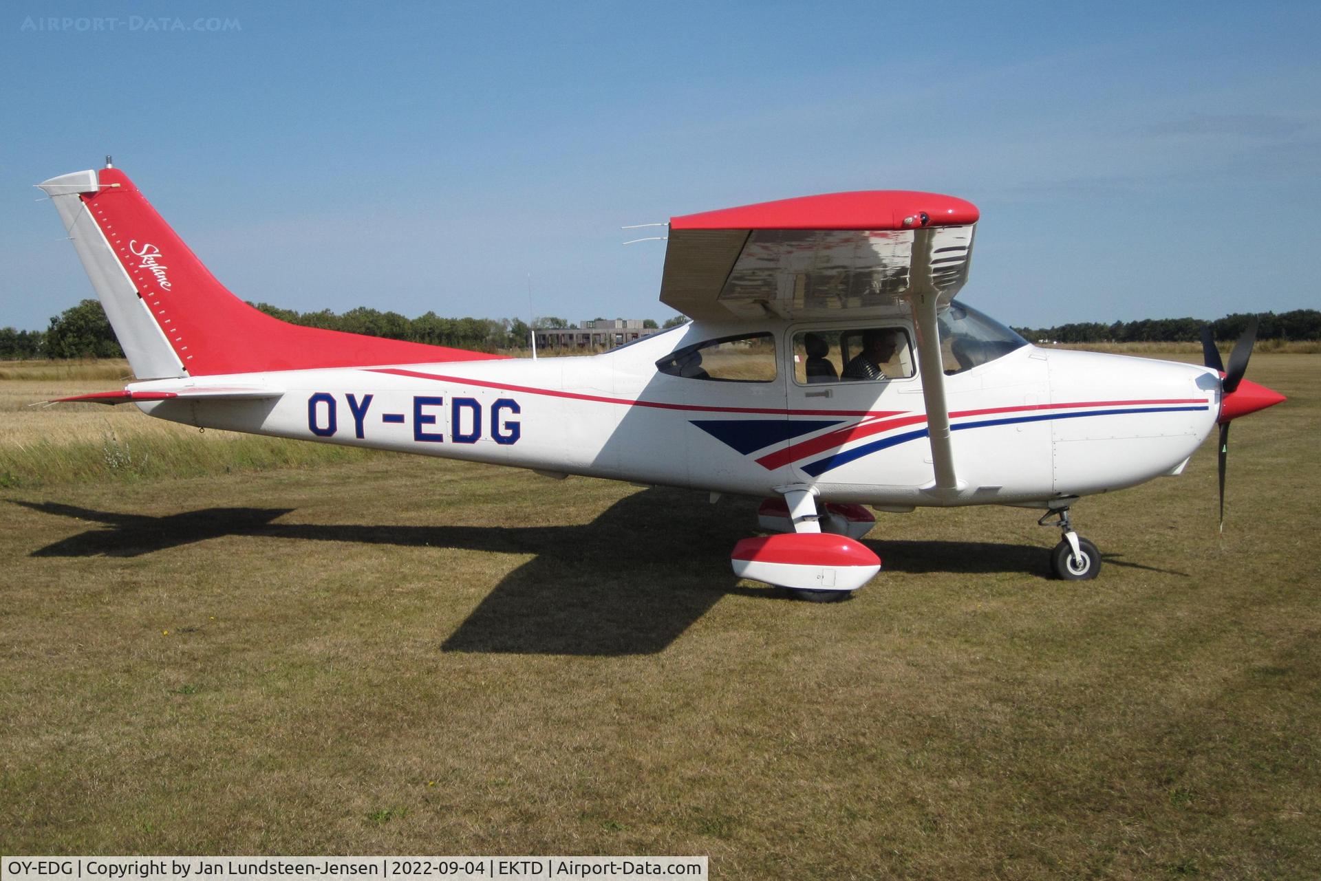 OY-EDG, 1998 Cessna 182S Skylane C/N 18280139, Cessna 182S OY-EDG seen at Tonder Airfield in 
Denmark after a flight from Roskilde Airport.