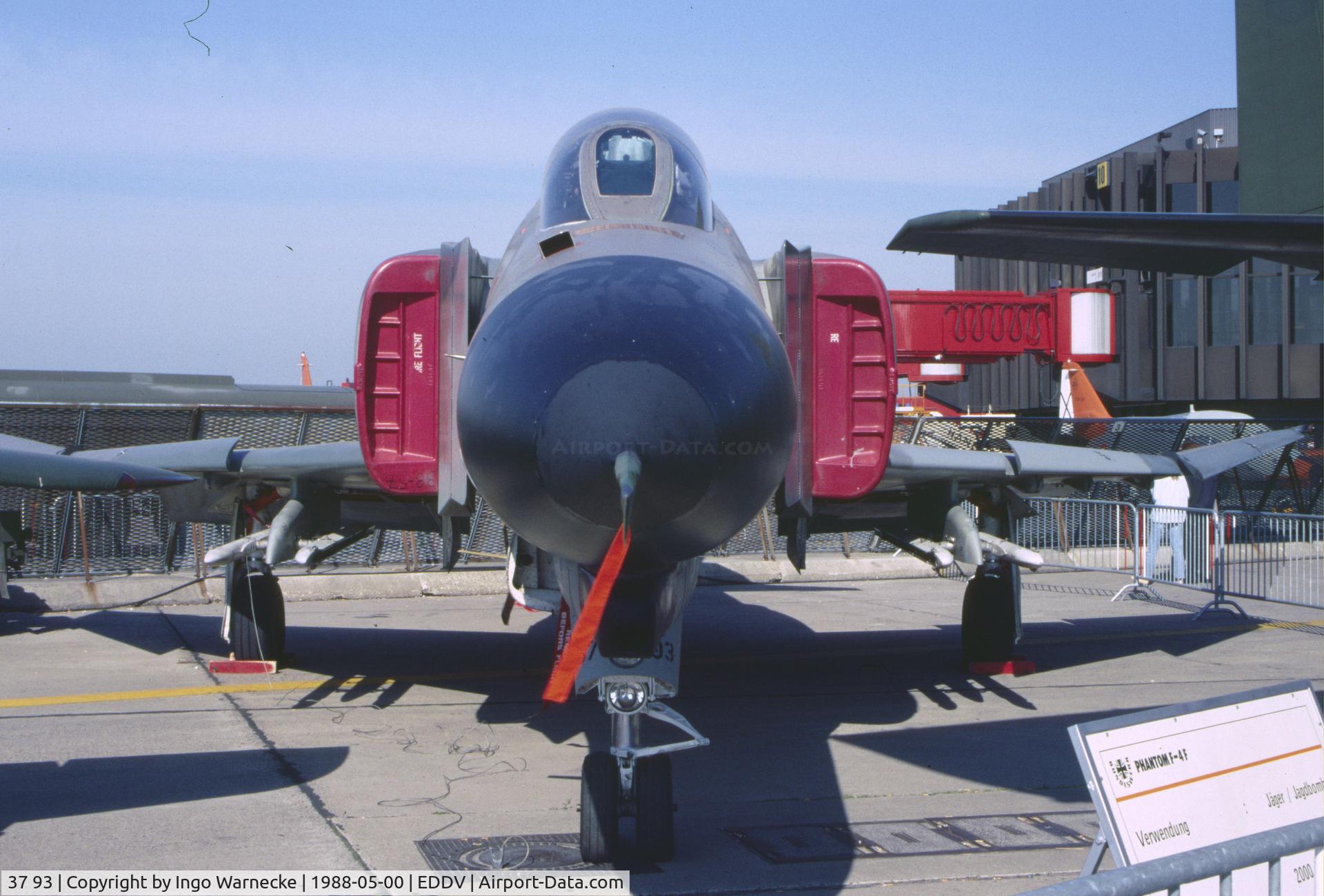 37 93, McDonnell Douglas F-4F Phantom II C/N 4583, McDonnell Douglas F-4F Phantom II of the Luftwaffe (German Air Force) in experimental camouflage at the Internationale Luftfahrtausstellung ILA, Hannover 1988