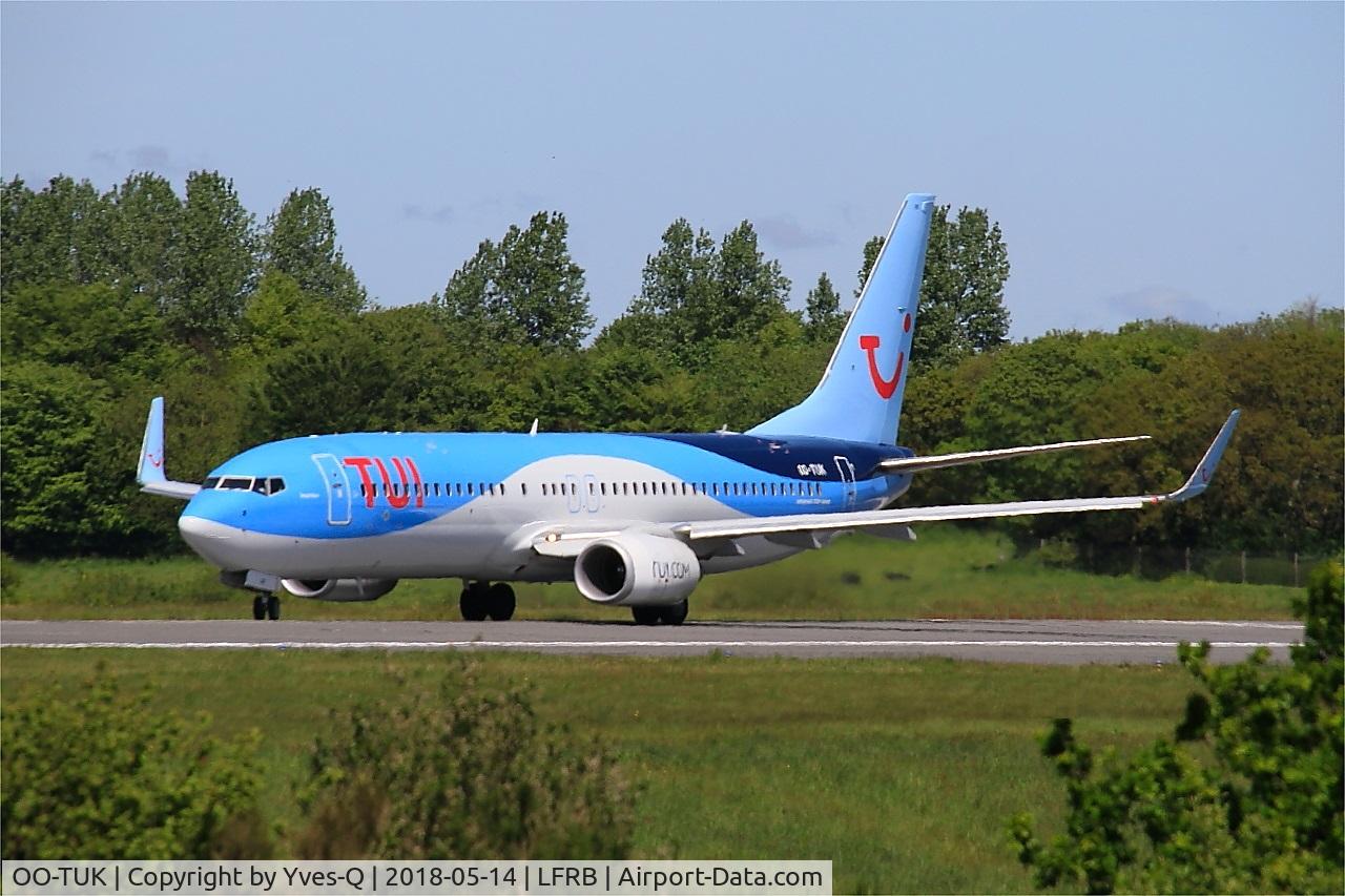 OO-TUK, 2011 Boeing 737-86J C/N 36119, Boeing 737-86J, Take off run rwy 25L, Brest-Bretagne airport (LFRB-BES)