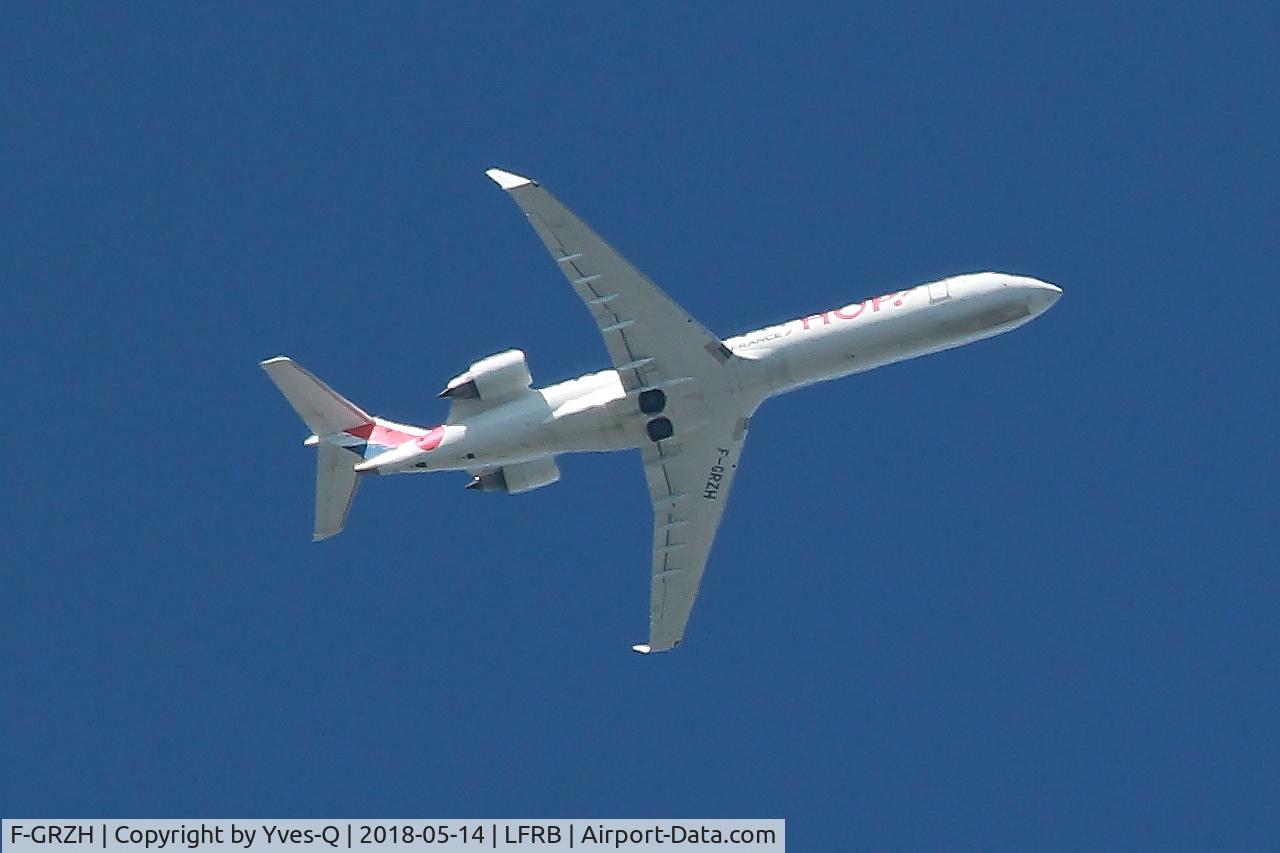 F-GRZH, 2003 Bombardier CRJ-702 (CL-600-2C10) Regional Jet C/N 10089, Canadair Regional Jet CRJ-702, Climbing from rwy 25L, Brest-Bretagne airport (LFRB-BES)