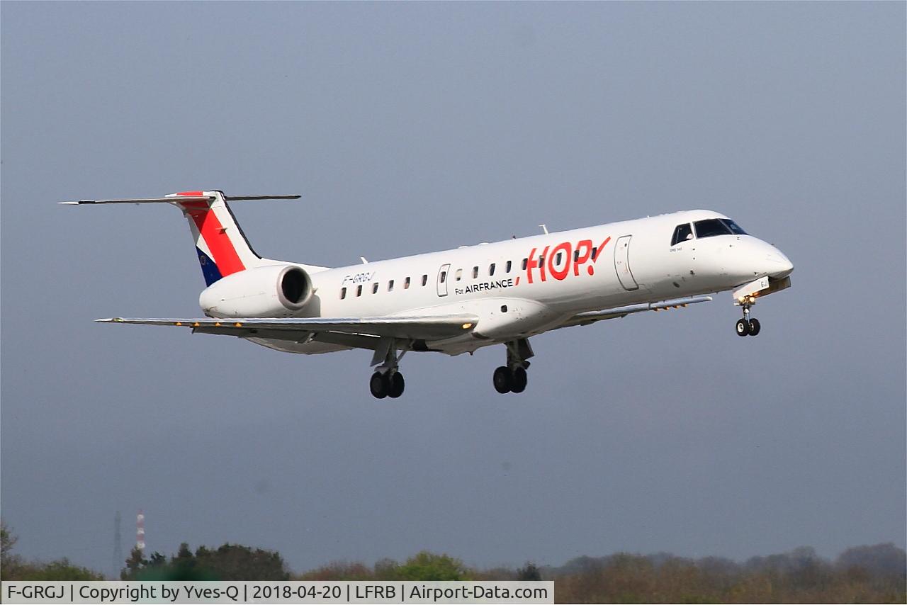 F-GRGJ, 1999 Embraer EMB-145EU (ERJ-145EU) C/N 145297, Embraer EMB-145EU, On final rwy 07R, Brest-Bretagne airport (LFRB-BES)