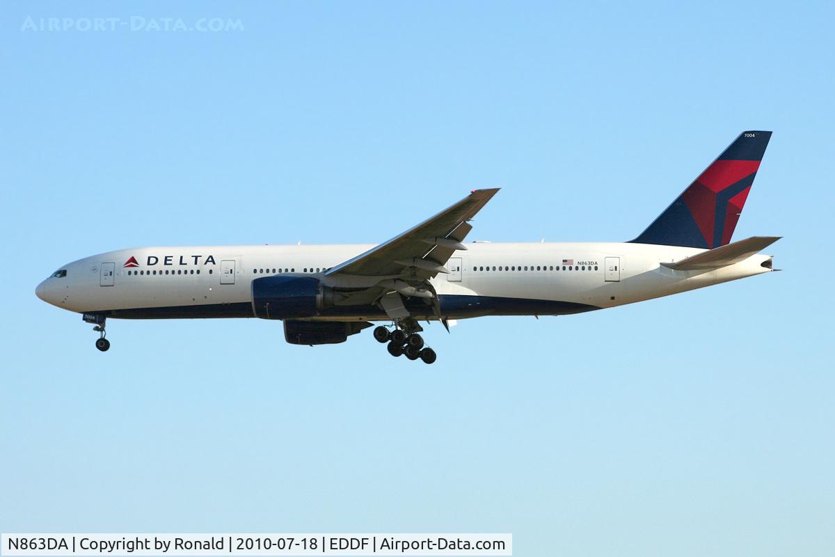 N863DA, 1999 Boeing 777-232 C/N 29735, at fra