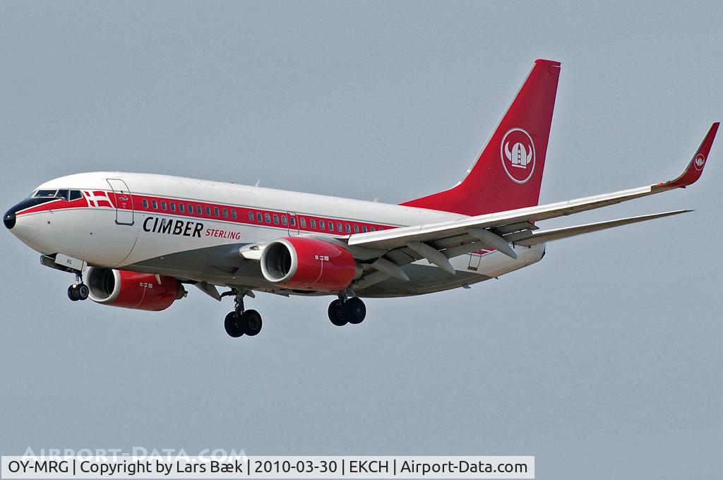 OY-MRG, 1999 Boeing 737-7L9 C/N 28010, RWY22L