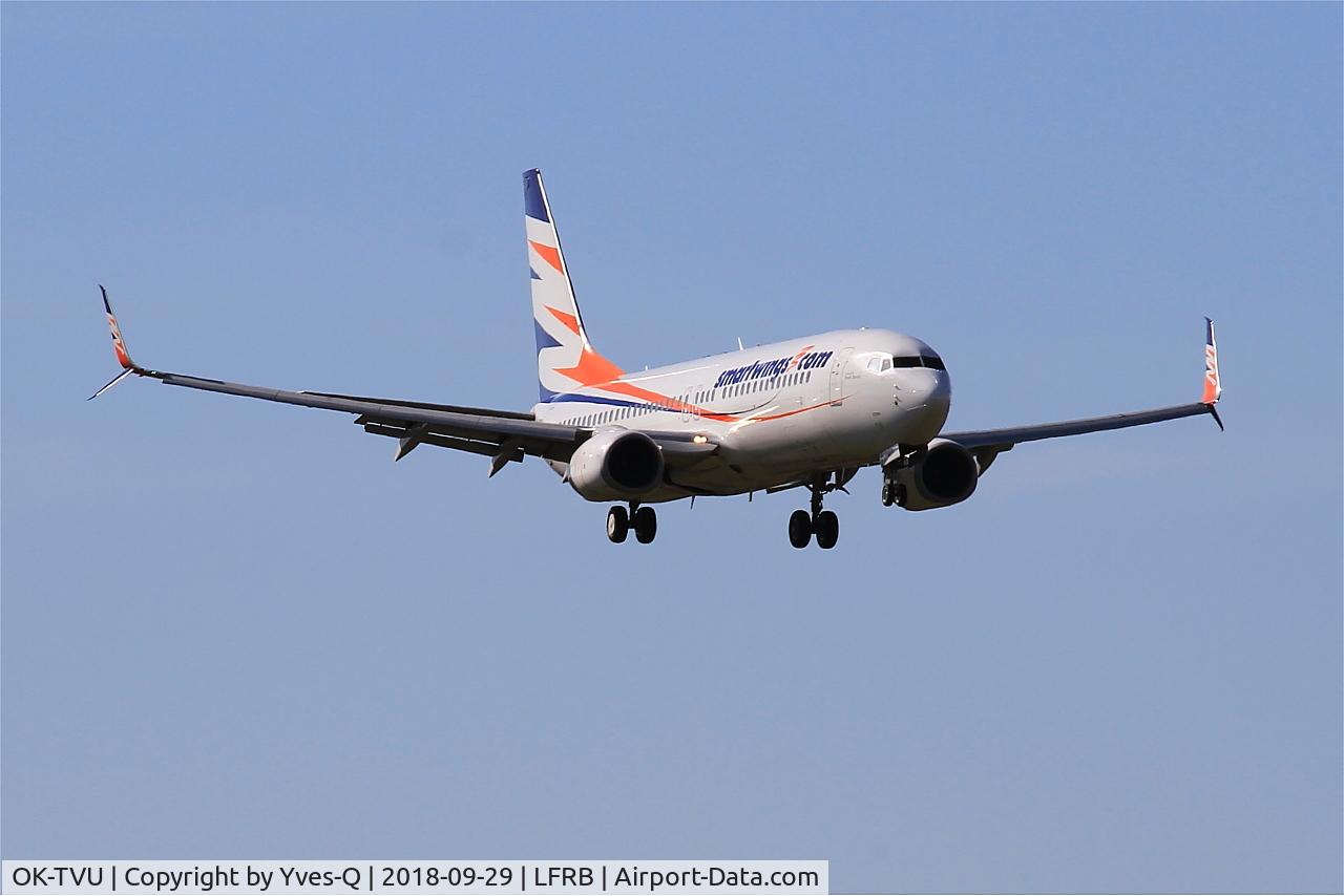 OK-TVU, 2012 Boeing 737-86N C/N 38025, Boeing 737-86N, Short approach rwy 07R, Brest-Bretagne airport (LFRB-BES)