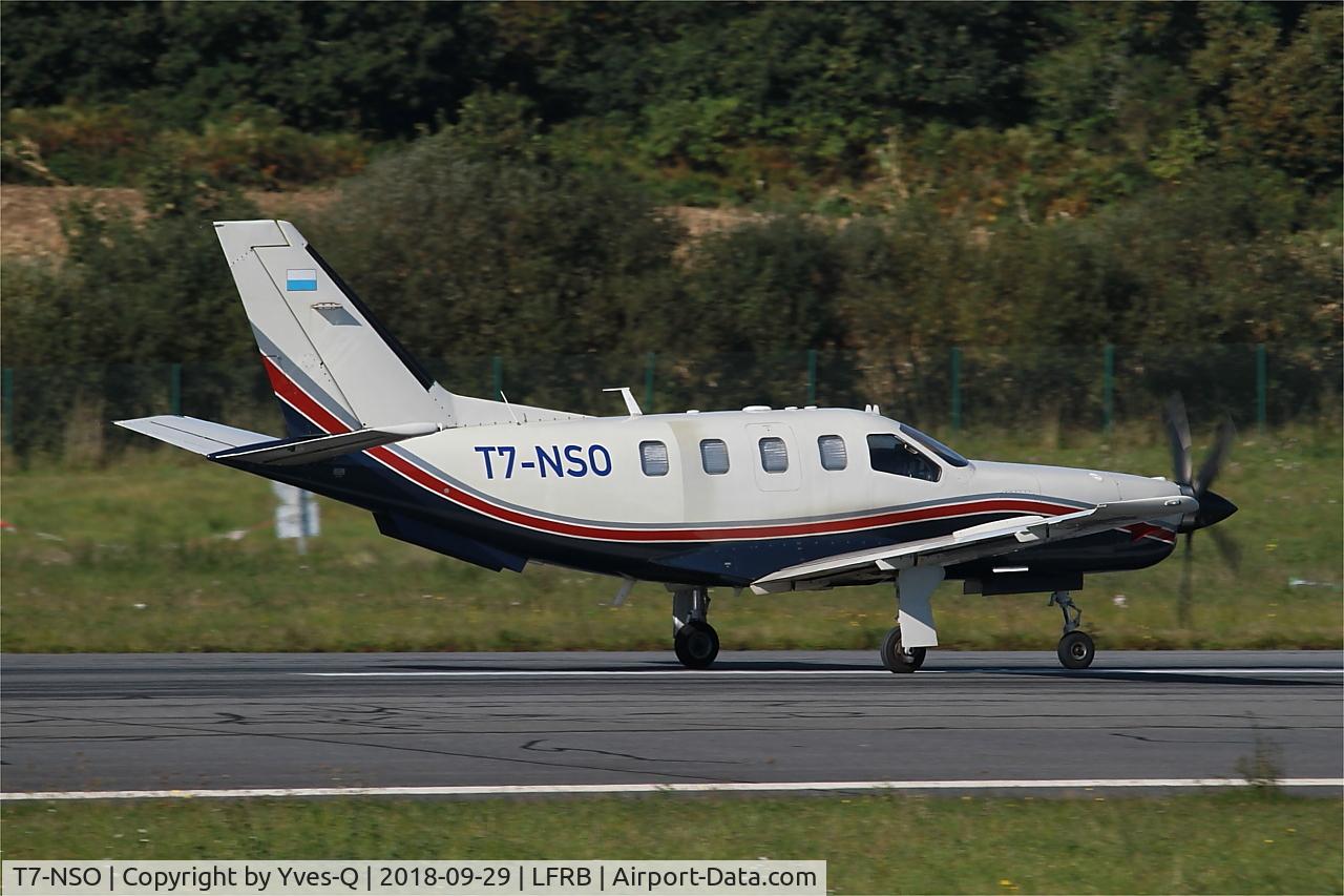T7-NSO, 2001 Socata TBM-700 (700B) C/N 219, Socata TBM-700B, Landing rwy 07R, Brest-Bretagne airport (LFRB-BES)
