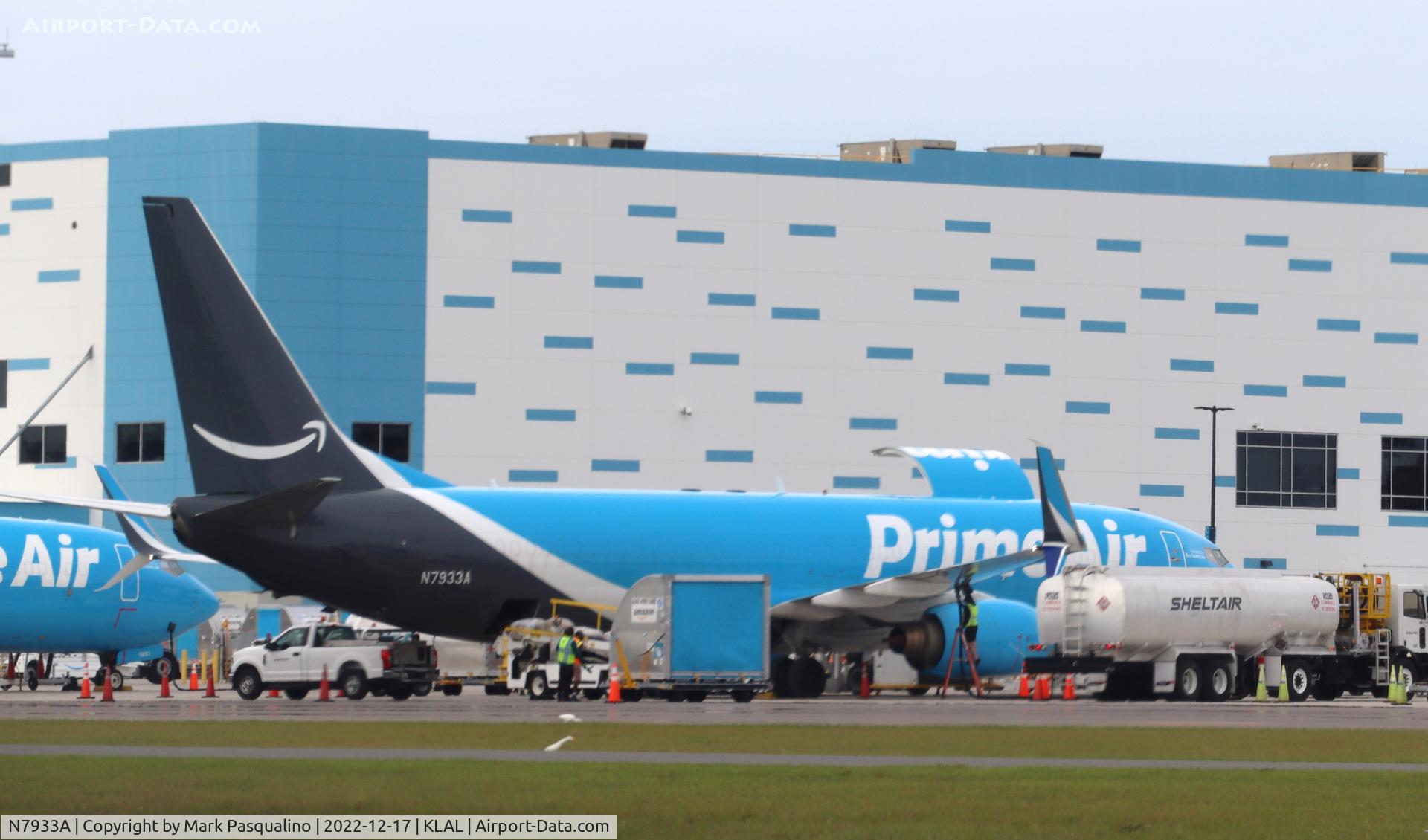 N7933A, 2004 Boeing 737-86N C/N 33677, Boeing 737-86N