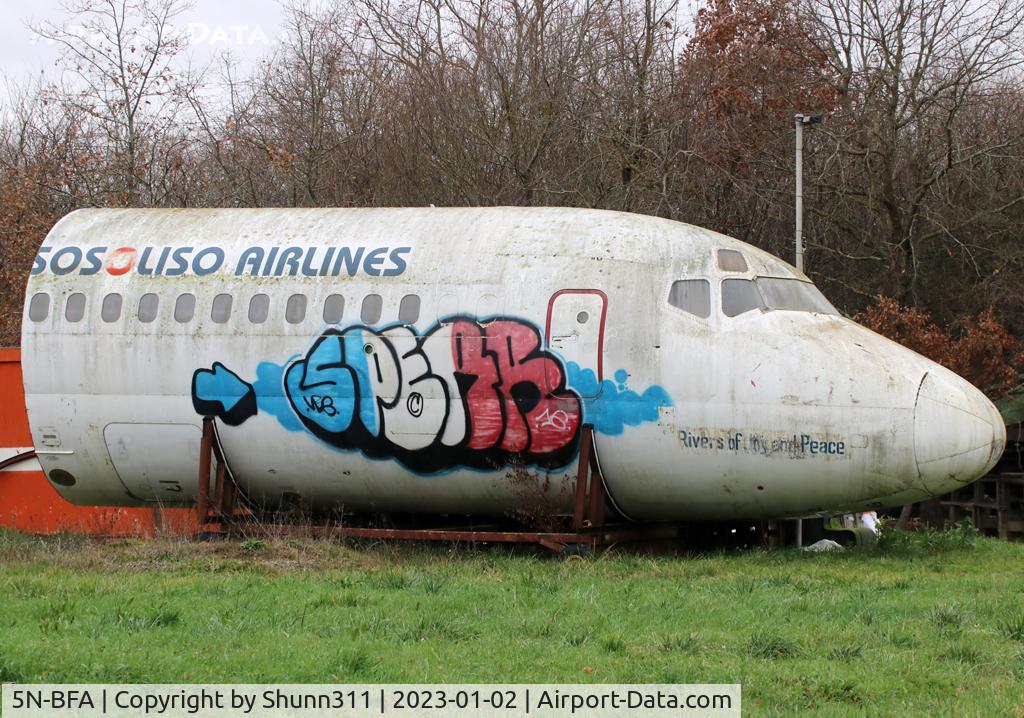 5N-BFA, 1981 Douglas DC-9-31 C/N 48142, Fuselage section moved since any years from Toulouse Town to the south, near Muret airfield in a private garden...