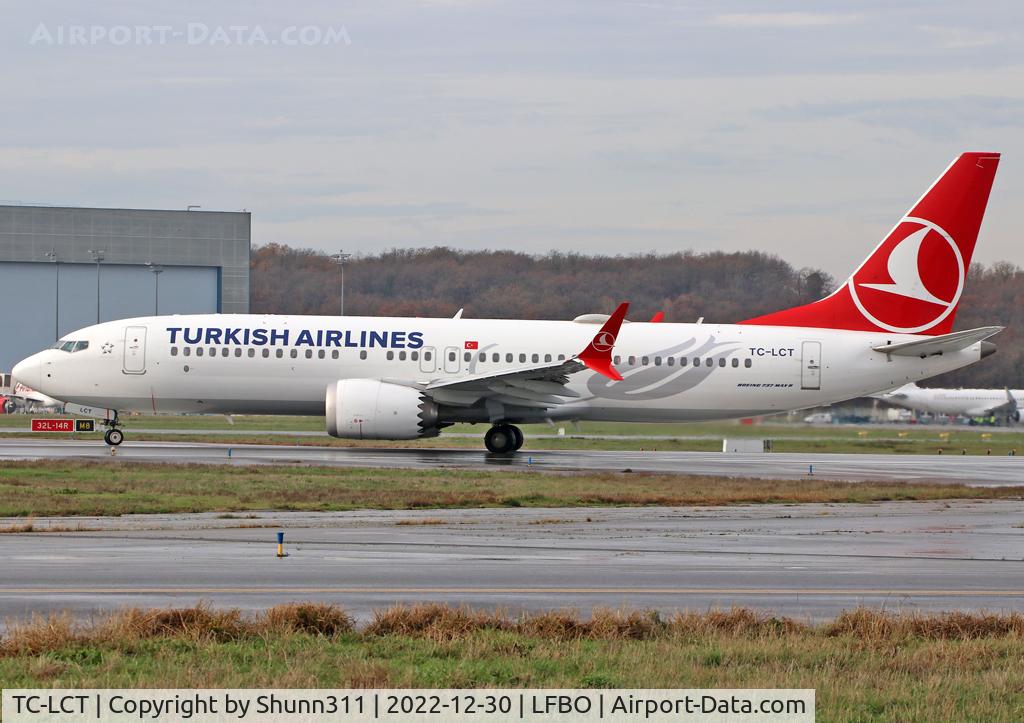 TC-LCT, 2019 Boeing 737-8 MAX C/N 60061, Lining up rwy 14L for departure...