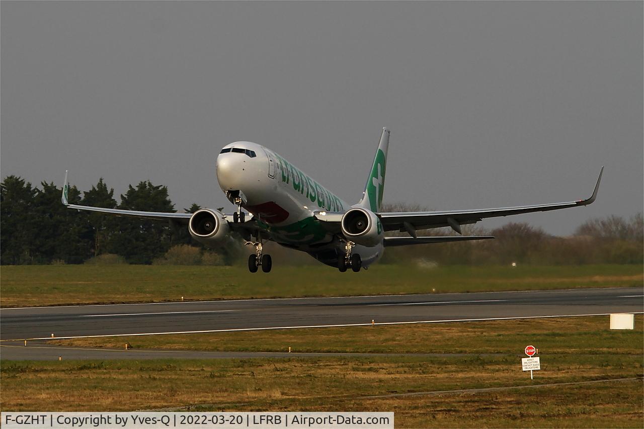 F-GZHT, 2015 Boeing 737-85R C/N 41332/5392, Boeing 737-85R, Take off rwy 25L, Brest-Bretagne airport (LFRB-BES)