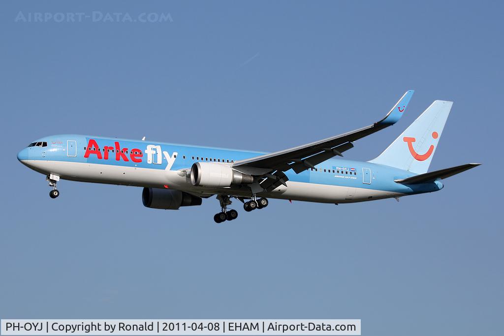 PH-OYJ, 2000 Boeing 767-304 C/N 29384, at spl