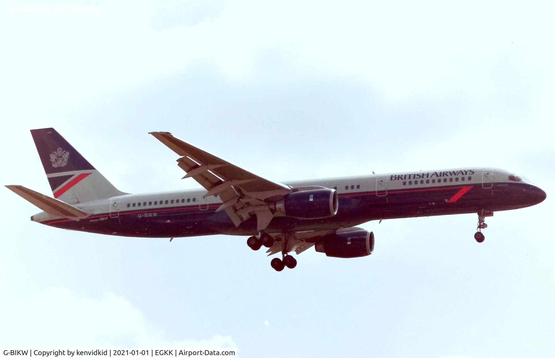 G-BIKW, 1986 Boeing 757-236 C/N 23492, At London Gatwick early 1992.