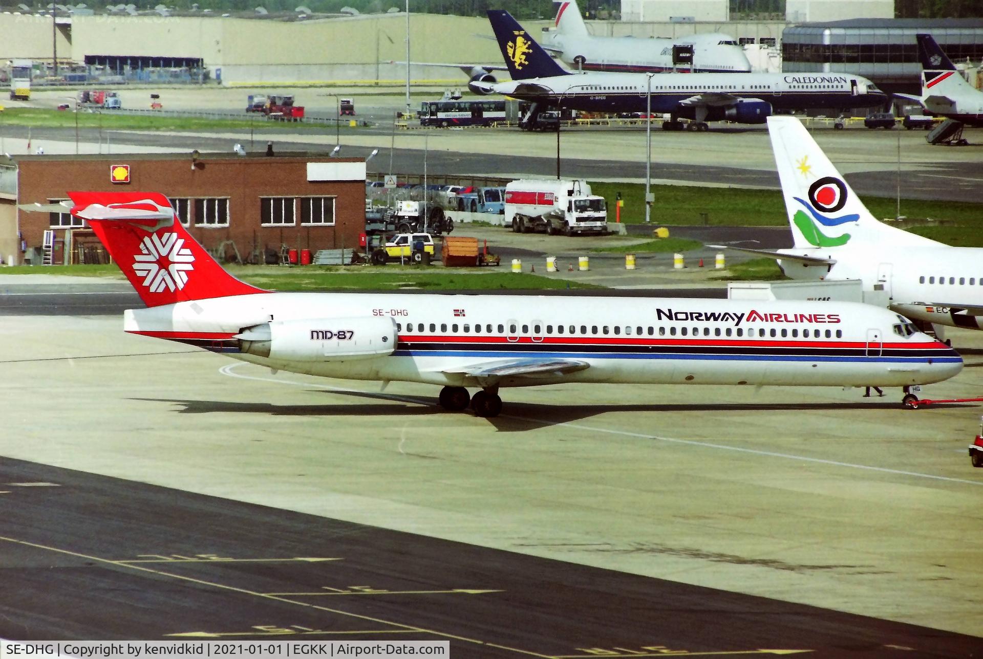 SE-DHG, 1988 McDonnell Douglas MD-87 (DC-9-87) C/N 49389, At London Gatwick early 1992.