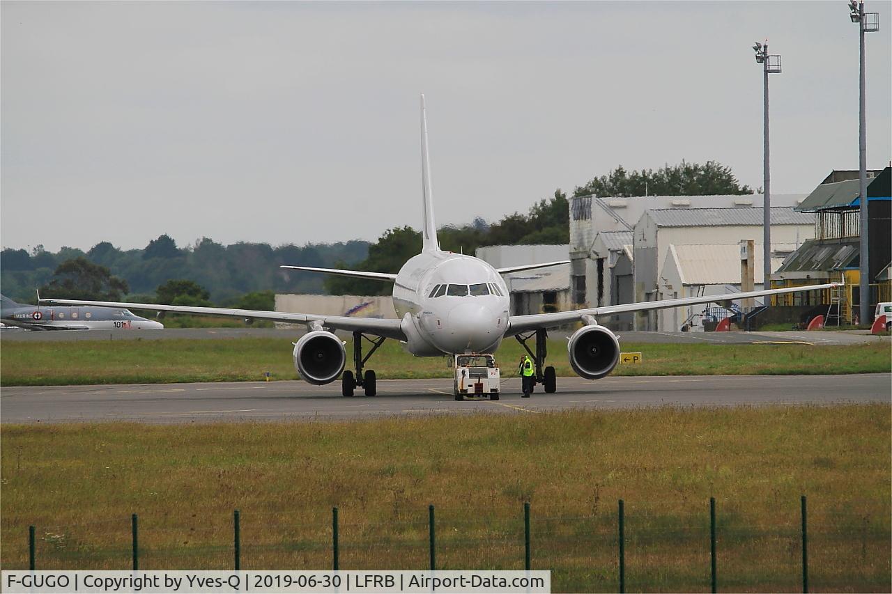 F-GUGO, 2006 Airbus A318-111 C/N 2951, Airbus A318-111, Push back, Brest-Bretagne airport (LFRB-BES)