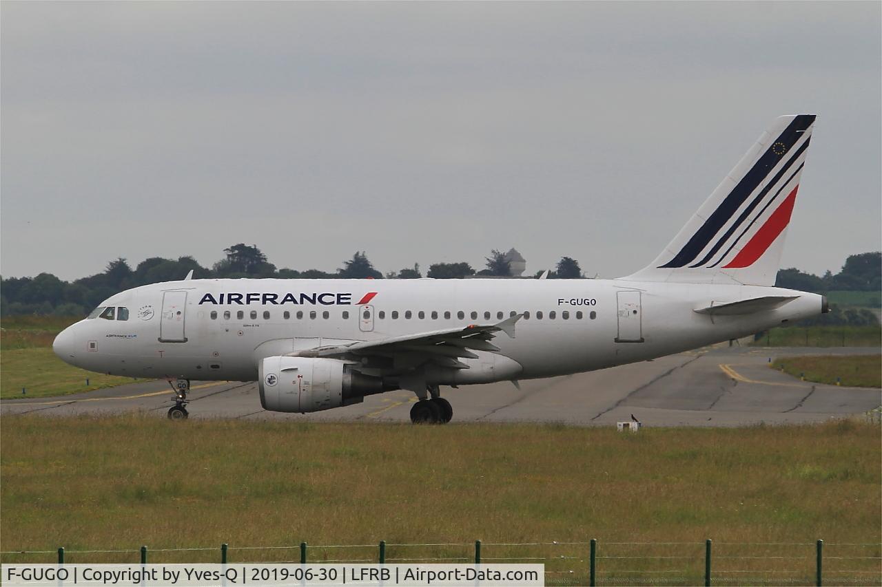 F-GUGO, 2006 Airbus A318-111 C/N 2951, Airbus A318-111, Taxiing, Brest-Bretagne airport (LFRB-BES)