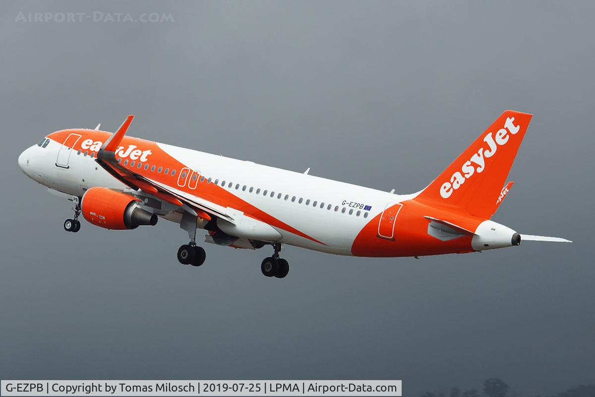 G-EZPB, 2015 Airbus A320-214 C/N 6977, A foggy day on Madeira