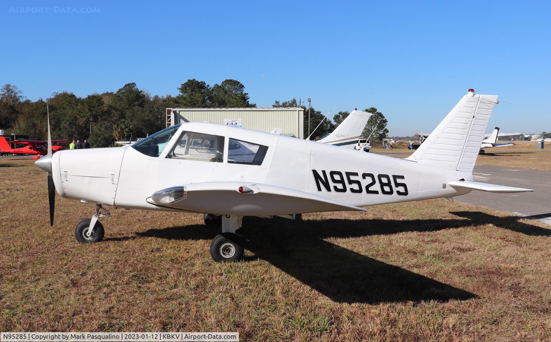 N95285, 1969 Piper PA-28-140 C/N 28-25875, Piper PA-28-140