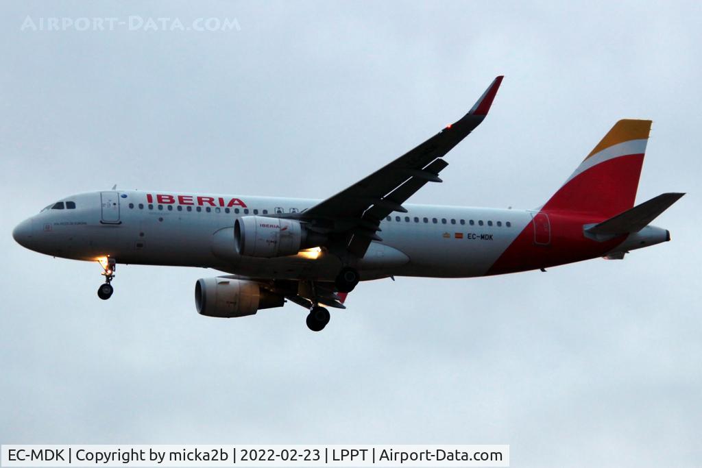 EC-MDK, 2014 Airbus A320-214 C/N 6328, Landing